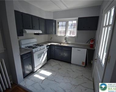 700 Hamilton Street - Photo Thumbnail 8