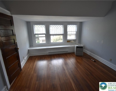 700 Hamilton Street - Photo Thumbnail 11