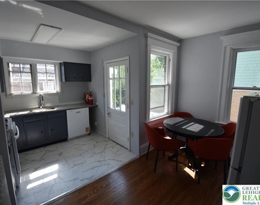 700 Hamilton Street - Photo Thumbnail 7
