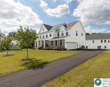8548 Lafayette Lane - Photo Thumbnail 5