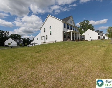 8548 Lafayette Lane - Photo Thumbnail 7