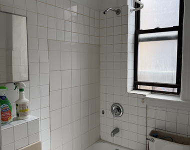 24-35 Steinway Street - Photo Thumbnail 4