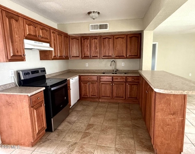 2801 Hawick Road - Photo Thumbnail 5