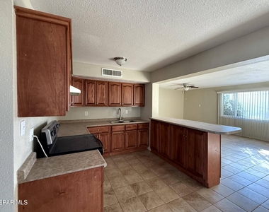 2801 Hawick Road - Photo Thumbnail 7