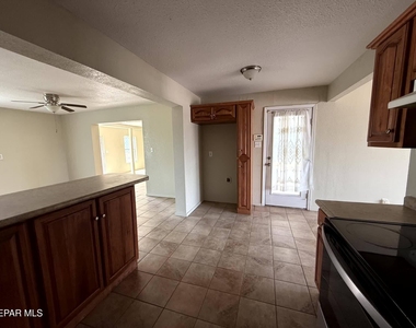 2801 Hawick Road - Photo Thumbnail 8