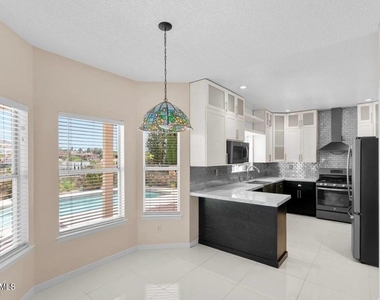684 Moondale Drive - Photo Thumbnail 5