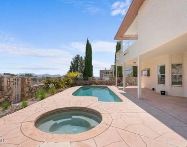 684 Moondale Drive - Photo Thumbnail 11