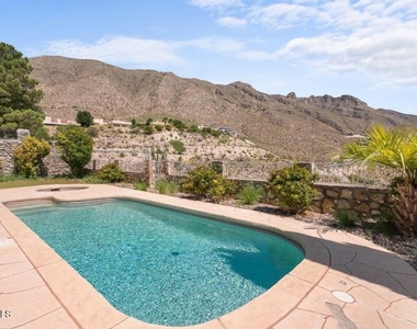 684 Moondale Drive - Photo Thumbnail 2