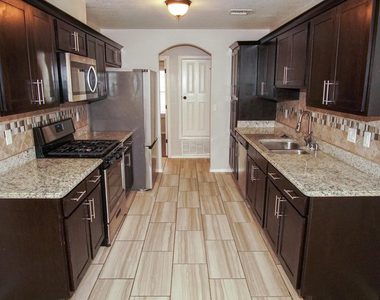 14816 Tierra Haven Avenue - Photo Thumbnail 5