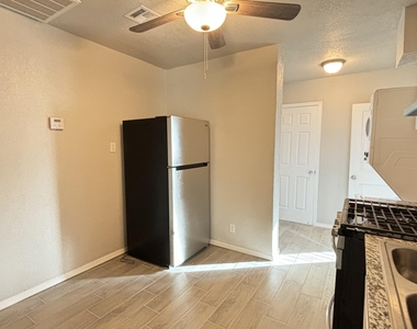 821 Olson Street - Photo Thumbnail 5