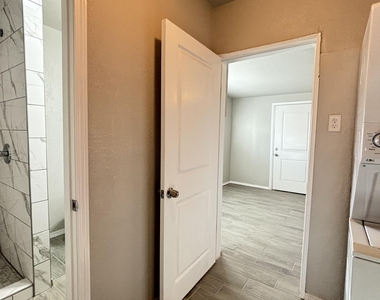 821 Olson Street - Photo Thumbnail 11