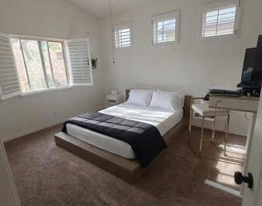 2232 Honour Point Place - Photo Thumbnail 7