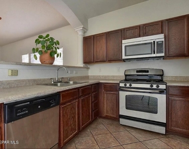 2232 Honour Point Place - Photo Thumbnail 6