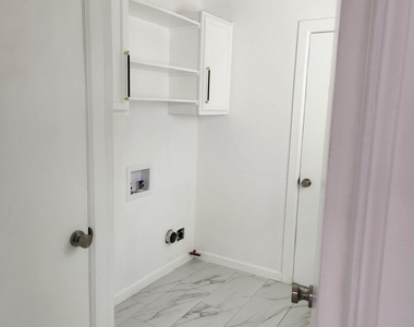 6728 Amposta Drive - Photo Thumbnail 19