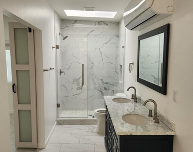 6728 Amposta Drive - Photo Thumbnail 8