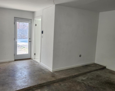 6728 Amposta Drive - Photo Thumbnail 21