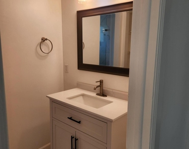 6728 Amposta Drive - Photo Thumbnail 10