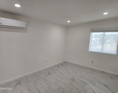 6728 Amposta Drive - Photo Thumbnail 14