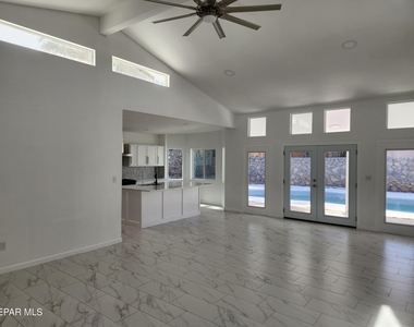 6728 Amposta Drive - Photo Thumbnail 3