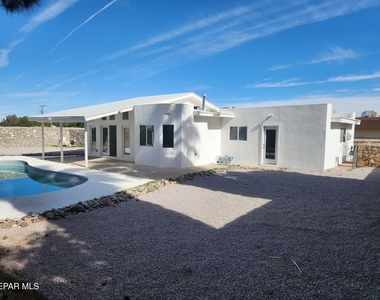 6728 Amposta Drive - Photo Thumbnail 23