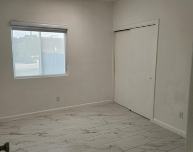 6728 Amposta Drive - Photo Thumbnail 13