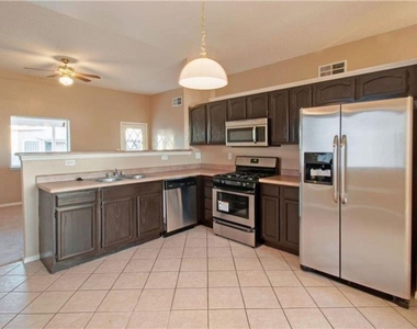 304 Jim Hofher Place - Photo Thumbnail 5