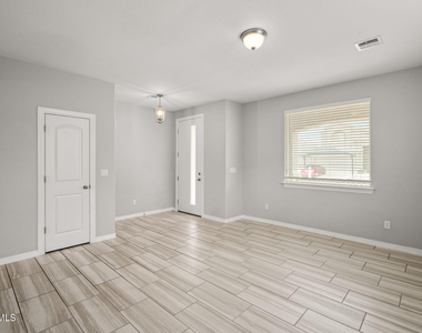 14760-a Sam Garcia Avenue - Photo Thumbnail 6