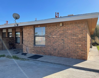 7214 Dale Road - Photo Thumbnail 3