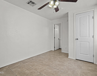 209 N Seville Drive - Photo Thumbnail 4
