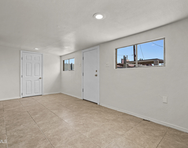 209 N Seville Drive - Photo Thumbnail 8