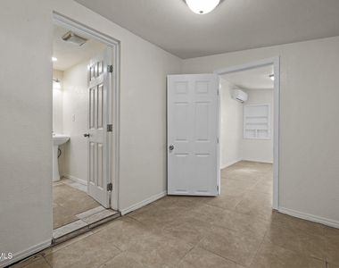 209 N Seville Drive - Photo Thumbnail 12