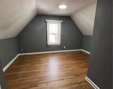 112 Harrington Avenue - Photo Thumbnail 7