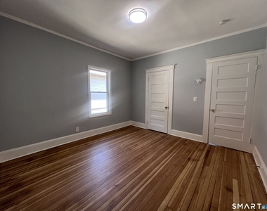 335 Ridgefield Avenue - Photo Thumbnail 12
