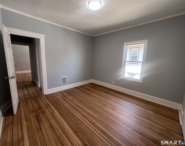 335 Ridgefield Avenue - Photo Thumbnail 11
