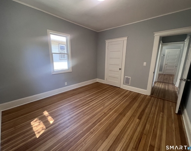 335 Ridgefield Avenue - Photo Thumbnail 16