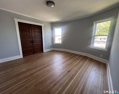 335 Ridgefield Avenue - Photo Thumbnail 4