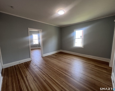 335 Ridgefield Avenue - Photo Thumbnail 7