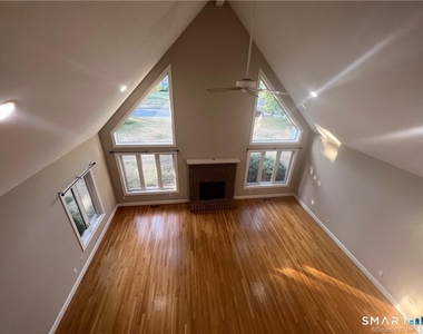 6 Kingsley Drive - Photo Thumbnail 2