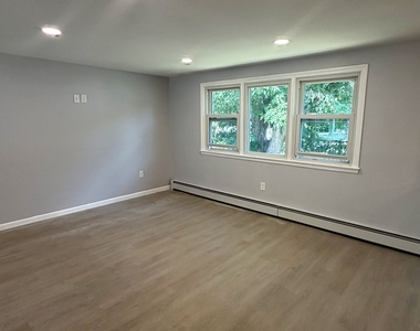31 Forest Lane - Photo Thumbnail 6