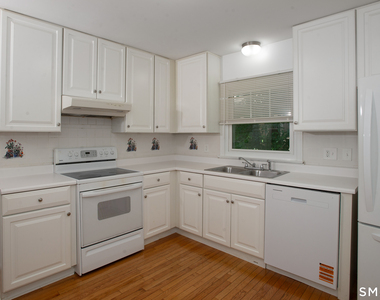 172 East Avenue - Photo Thumbnail 5