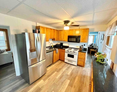 795 Broadway - Photo Thumbnail 2