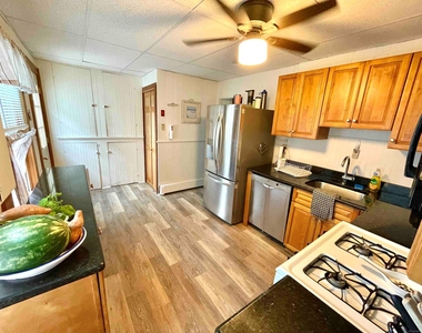 795 Broadway - Photo Thumbnail 3