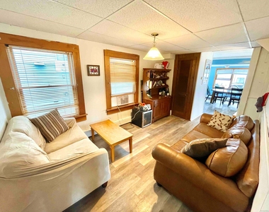 795 Broadway - Photo Thumbnail 4