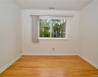35 Homestead Road - Photo Thumbnail 12