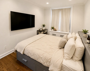 410 Eastern Parkway - Photo Thumbnail 3