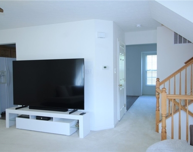 1305 Michael Drive - Photo Thumbnail 4