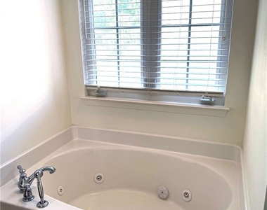 1305 Michael Drive - Photo Thumbnail 16