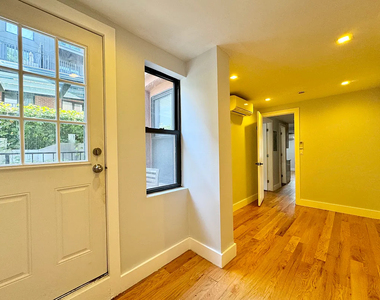 225 Halsey Street - Photo Thumbnail 5