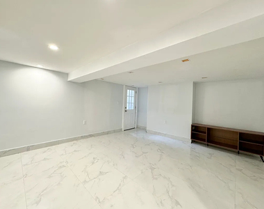 225 Halsey Street - Photo Thumbnail 8