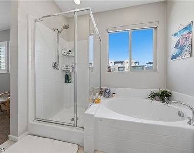 11824 Pelican Butte Avenue - Photo Thumbnail 21